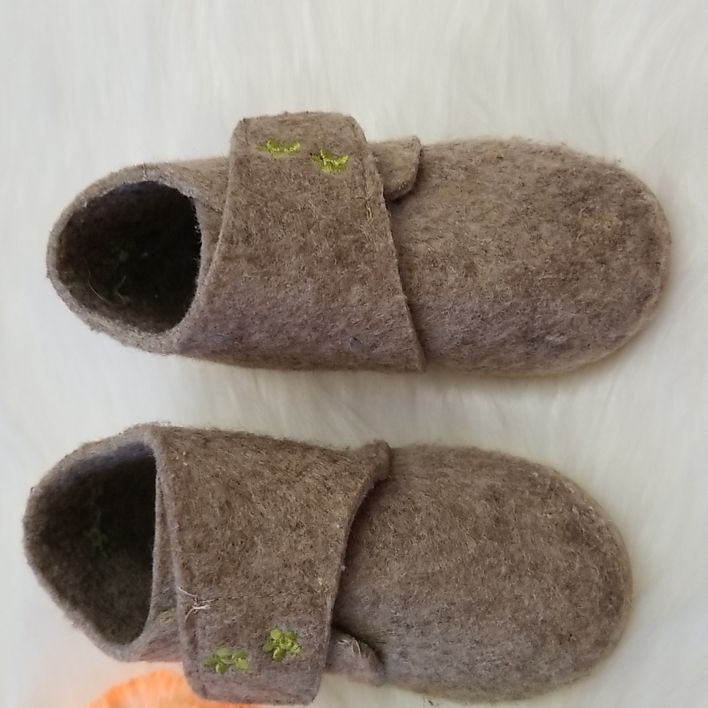 Skidders girl shoes sz. 4/12 M